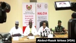 Le bureau de la Halcia face à la presse, à Niamey, le 15 août 2019. (VOA/Abdoul-Razak Idrissa)