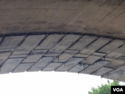 Looking out from underneath D.C.’s crumbling Memorial Bridge, Aug. 9, 2016. (E. Sarai/VOA)