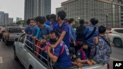 ၂၀၂၀ မေလ ၂၅ ရက်နေ့တုန်းက ရွှေ့ပြောင်းအလုပ်သမားများကို ဘန်ကောက်မြို့တွင် တွေ့ရစဉ်