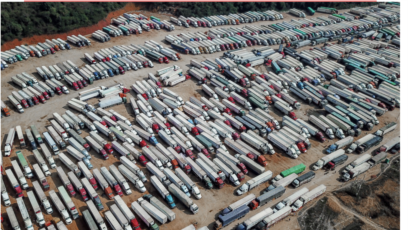 Hàng ngàn xe container chở nông sản Việt Nam vẫn đang bị mắc kẹt ở các cửa khẩu với Trung Quốc