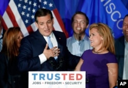 Ứng viên đảng Cộng hòa Ted Cruz và vợ ăn mừng chiến thắng tại Wisconsin.