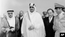 آخری ایام میں شاہ سعود کی خواہش تھی کہ انہیں سعودی عرب واپس آنے کی اجازت دی جائے لیکن اس سلسلے میں کوئی پیش رفت نہ ہوسکی اور 23 فروری 1969 کو حرکت قلب بند ہونے سے یونان میں ان کا انتقال ہو گیا۔ (فائل فوٹو)