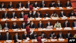在北京人大會堂出席全國人大年度會議開幕式的人大代表們。（2020年5月22日）