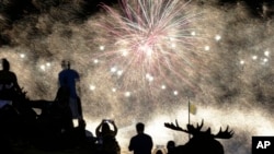 Fireworks explode over the Philadelphia Museum of Art during an Independence Day celebration, Thursday, July 4, 2013, in Philadelphia. (AP Photo/Matt Rourke)