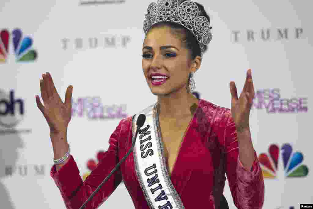 Miss USA Olivia Culpo responds to questions from reporters after winning the Miss Universe 2012 pageant at Planet Hollywood Resort and Casino in Las Vegas, Nevada December 19, 2012. REUTERS/Steve Marcus (UNITED STATES - Tags: ENTERTAINMENT MEDIA) FOR EDIT