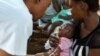 Session de vaccination de la rougeole et de la polio dans un quartier de Kabea Kamwanga, une petite ville située à 70 km au nord-ouest de Mbuji-mayi, en RDC le 20 mai 2017.