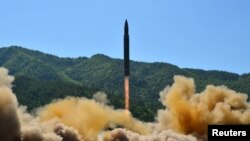 Severnokorejska proba interkontinentalne balističke rakete Hvasong-14 