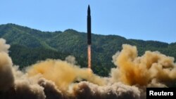 북한이 지난 4일 쏘아올린 대륙간탄도미사일(ICBM) 화성-14형. 