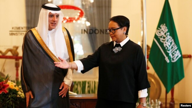 Menlu RI Retno Marsudi menerima Menlu Saudi Adel al-Jubeir di Jakarta 23/10 lalu (foto: dok). Pemerintah RI mengajukan protes resmi atas pelaksanaan hukuman pancung terhadap TKI tanpa notifikasi terlebih dahulu.