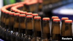 Beer bottles are picturedat the processing line of the newly inauguratd Dashen brewery plant in Debre Birhan town northeast of Ethiopia's capital Addis Ababa Nov. 15, 2015.