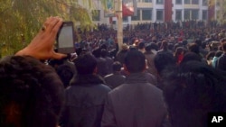 Tibetans protest in the Rongwo Township in Rebkhong County in western China's Qinghai province, November 9, 2012.