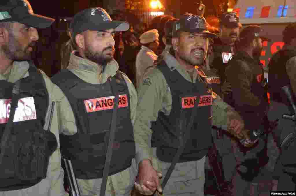 عینی شاہدین کے مطابق حملہ آور نے امام بارگاہ میں داخل ہونے کی کوشش سے قبل فائرنگ بھی کی۔