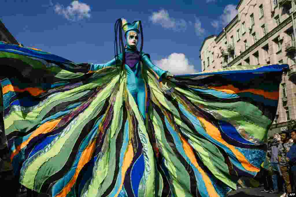 An artist performs on Tverskaya street during celebrations marking the 872nd anniversary of the city of Moscow, Sept. 7, 2019, in Moscow, Russia.