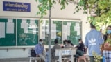 High school graduates are filling out application forms to enroll at the Royal University of Phnom Penh, on January 11, 2021. (Khan Sokummono/VOA Khmer)