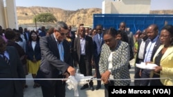 Governador de Benguela, Rui Falcão, e ministra das Pescas e do Mar, Vitória de Barros, inauguram fábrica de proessamento de pescado