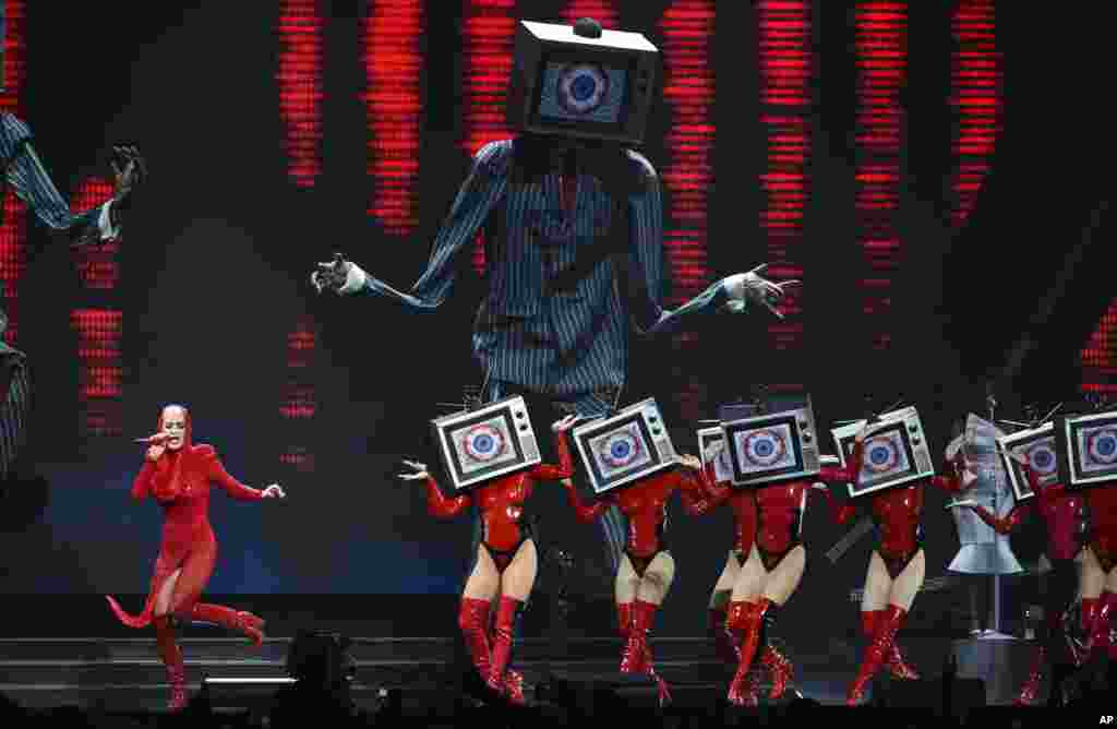 Penyanyi AS Katy Perry tampil dalam konser di Madison Square Garden, New York.
