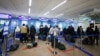 Migran Irak Menunggu Penerbangan Pulang di Bandara Minsk