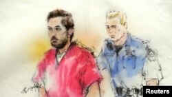 Bị can James Holmes được đưa đến toà án trong một phiên xử