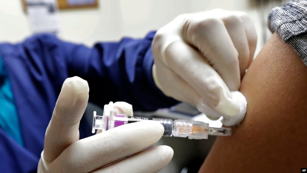 患者在西雅圖社區衛生中心注射流感疫苗（2018年1月11日）。