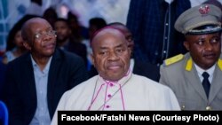 Mgr Gérard Mulumba na bokanisi ya mibu mibale ya liwa ya Etienne Tshisekedi, na Kinshasa, 1er février 2019. (Facebook/Fatshi News)