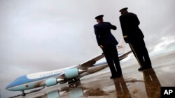 Se espera que el Air Force One llegue a la base de la Fuerza Aérea MacDill llevando al presidente Donald Trump.