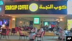 នៅ​ក្នុង​សៀវភៅ​មាន​ឈ្មោះ​ថា​ Arab ​Voices​ ប្រែ​ថា​សំទ្បេង​អារ៉ាប់​ លោក​ដ្យេមស៍ ហ្សូហ្កប៊ី (James​ Zogby)​ ជំទាស់​នឹង​​​​ ​អ្វី​​ដែល​លោក​ឃើញ​ថា ជា​មហា​ជំនឿ​សាមញ្ញ​ប្រាំ​ដែល​ធ្វើ​ឱ្យ​ខុស​ពី​ភាព​ដើម​ នៃ​ការយល់ដឹង​របស់​ជនជាតិ​អាមេរិក​អំពី​ក្រុម​ជន​អម្បូរអ