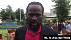 Senator Antonio Cheramy talks to VOA Creole about the furniture protest on the lawn of the Haitian parliament, May 30, 2019.