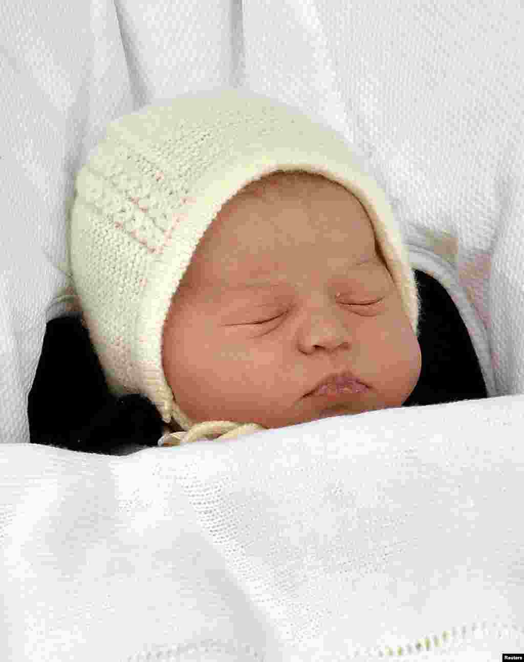 The baby daughter of Britain&#39;s Prince William and Catherine, Duchess of Cambridge, sleeps as she is carried in a car seat from the Lindo Wing of St. Mary&#39;s Hospital, in London, Britain, May 2, 2015.