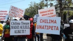 Protesters carry placards before the start of demonstrations in Blantyre, Malawi, Nov. 19, 2021. (Lameck Masina/VOA)