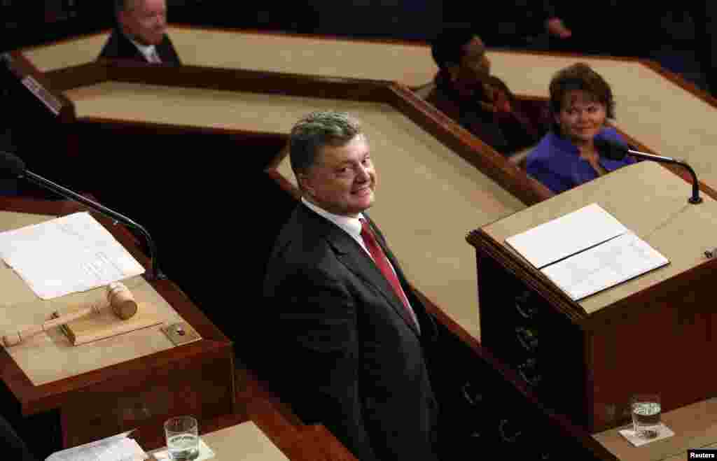 Ukraine President Petro Poroshenko pauses while addressing a joint meeting of Congress in the U.S. Capitol in Washington, Sept. 18, 2014.