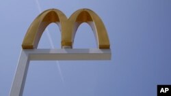 Logo del restaurante insignia de Chicago. Los trabajadores de McDonald's harán huelga la próxima semana.