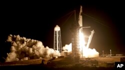 Raketa Falkon 9 poleće za Međunarodnu svemirsku stanicu iz Kejp Kanaverala 2. marta 2019. 