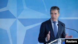 Tổng thư ký NATO Anders Fogh Rasmussen mở cuộc họp báo tại trụ sở của liên minh ở Brussels 16/4/14