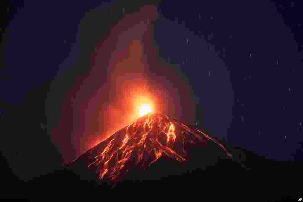 Qvatemalada vulkan püskürməsi