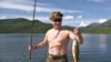 Фото Путіна з оголеним торсом виставили у Tinder - "Влад, цікавлюсь рибалкою та виборами на Заході"