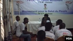 Diane Shima Rwigara, a political dissident, speaks with fellow members of the People Salvation Movement. (Z. Baddorf for VOA)