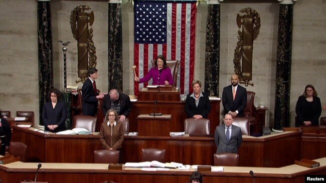 美国国会众议员德吉特12月18日主持众议院全体会议，讨论弹劾特朗普总统的规则程序。