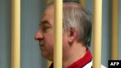 세르게이 스크리팔이 지난 2006년 8월 러시아에서 수감 당시 재판을 받기 위해 모스크바 법원에 출석했다. 