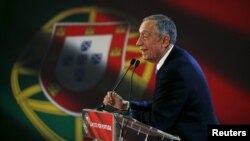 Portugal's presidential candidate Marcelo Rebelo de Sousa attends an election campaign event in Lourinha, Portugal, Jan. 14, 2016.