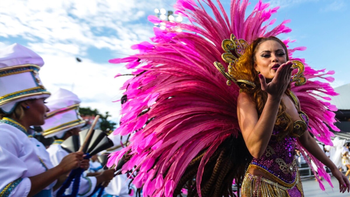 карнавал на репетиции песня года. лера кудрявцева песня года. новая песня года 2021 муз тв. песни года 2021 концерт. валя карнавал на шоу голос.