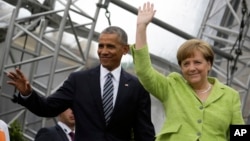 Колишній президент Барак Обама і канцлер Анґела Меркель під час Протестантської конференції в Берліні