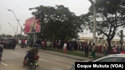 Praça 1o. de Maio, Luanda, manifestantes