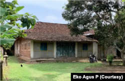 Rumah Jawa dengan dinding batu bata telah umum ditemukan di pedesaan. (Foto: Courtesy/Eko Agus P)