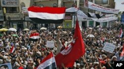 Anti-government protesters wave the national flag and chant slogans during a demonstration demanding the resignation of Yemeni President Ali Abdullah Saleh, Sana'a, March 8, 2011