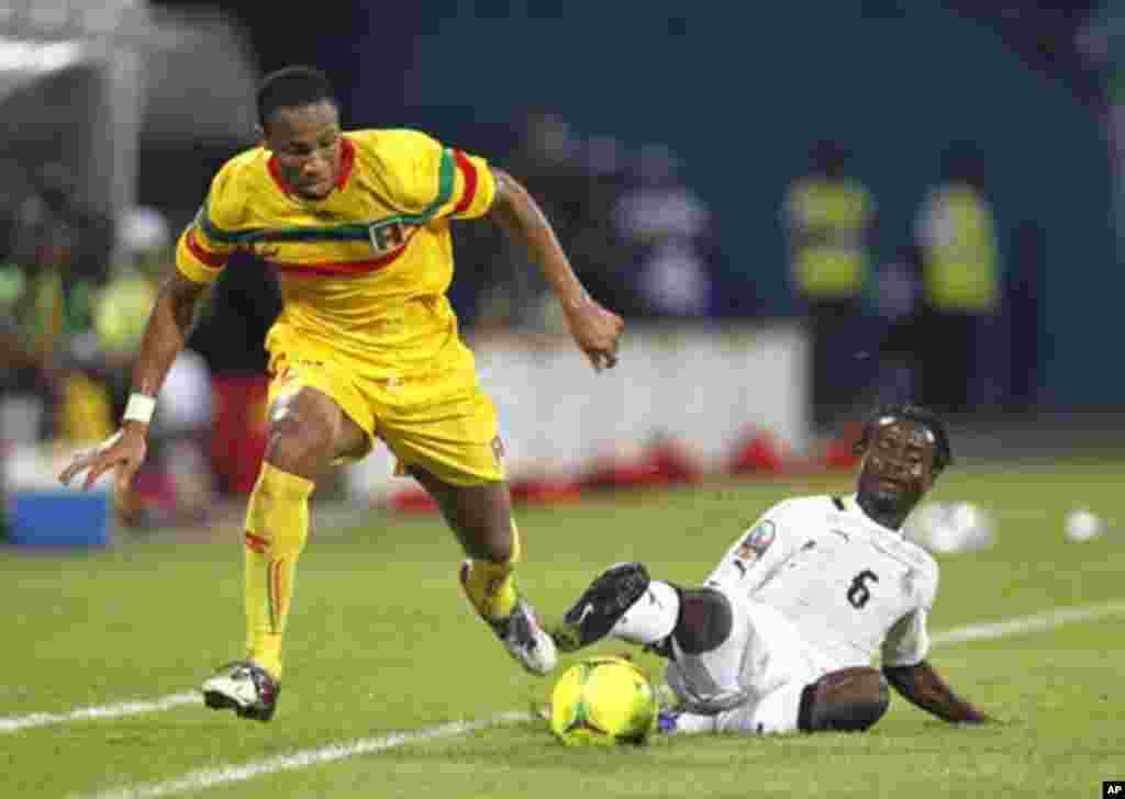Mali's Seydou Kaita challenges Badu Emmanuel Agyemang (bottom) of Ghana during their African Cup of Nations Group D soccer match in FranceVille Stadium January 28, 2012.