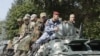 Солдаты вооруженных формирований самопровозглашенной ЛНР, Луганская область, Украина (архивное фото REUTERS / Alexander Ermochenko)
