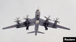 Російський військовий літак TU-142 