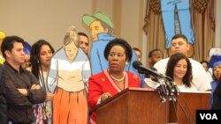 A total of 543 organizations that support immigration reform delivered a letter to President Barack Obama in which they ask "a halt to deportations now." [Foto: Mitzi Macias].