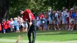 Tiger Woods akiwa katika umahiri wake wa kucheza Gofu