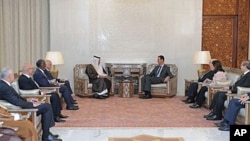 Syria's President Bashar al-Assad (center R) meets with Qatar's Prime Minister Sheikh Hamad bin Jassim Bin Jabr al-Thani (center L) and the Arab League ministerial team (L) in Damascus, October 26,2011.